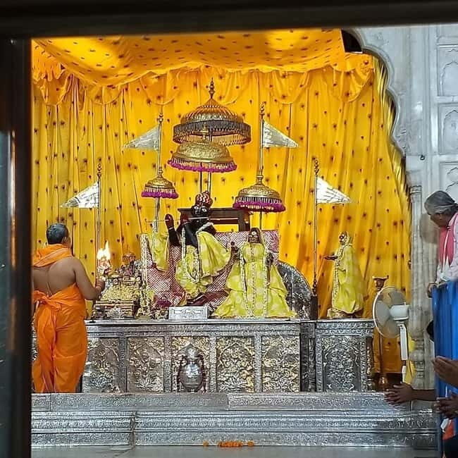 Jaipur: Govind Devji Temple & City Palace Private Tour - Detailed Breakdown of the Itinerary