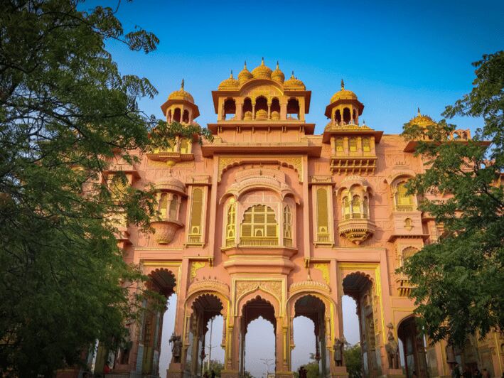 Jaipur: Private Day Tour by Classic Car - Detailed Breakdown of the Itinerary