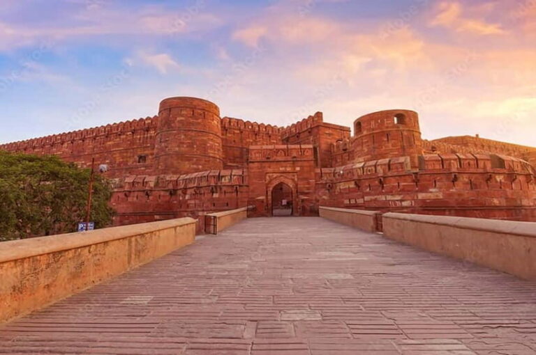 Jaipur: Tajmahal Sunrise Tour with Fatehpur Sikri & Abhaneri - Arriving at the Taj Mahal at Sunrise