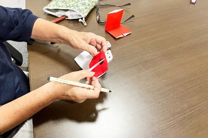 Japanese miniature kimono made with origami in Osaka - The Value of Making Miniature Kimono with Origami