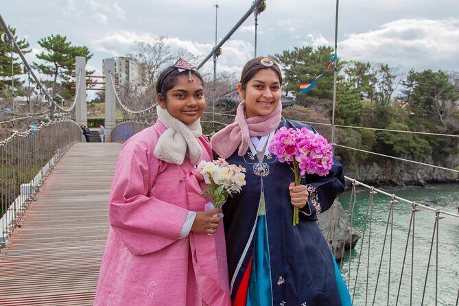 [Jeju] Hanbok Private guide tour & photo session in beautiful Yongduam rock, - What Previous Participants Say