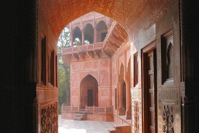 Journey to India's Heart: 7-Day Golden Triangle Escape - Day 2: Delhi’s Contrasts