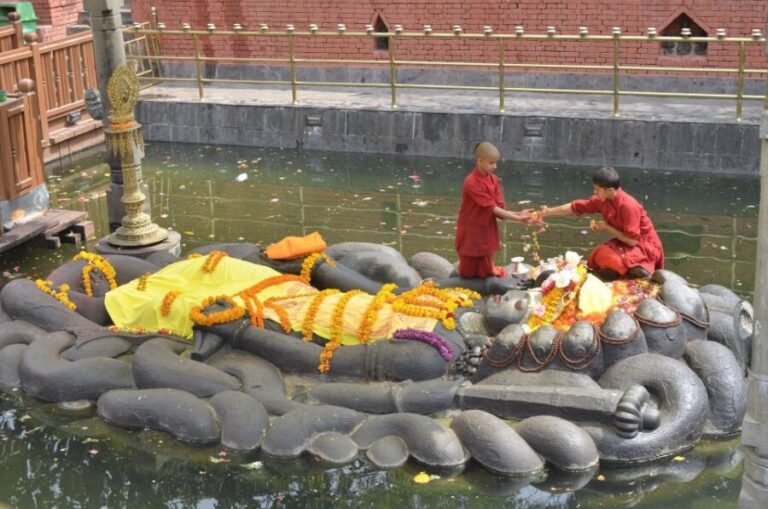 Kathmandu Sightseeing By Bus Day Trip - Itinerary Breakdown and Site Highlights
