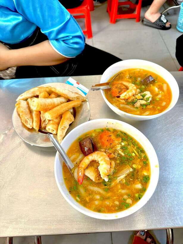 KISSTOUR | Motorbike Food Tour Female Drivers in Ho Chi Minh - Practical Details and Value