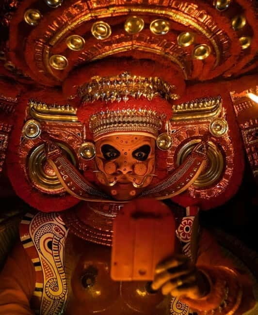 Kochi: Kathakali, Theyyam, and Kalaripayattu Evening Show - Who Will Love This Tour?