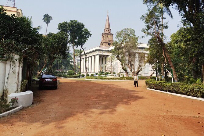 Kolkata - A Sea of Faces and A Thousand Places (local guide) - Transportation & Group Size
