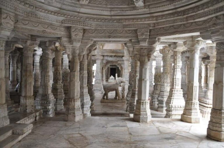 Kumbhalgarh Fort & Jain Temple Tour from Jodhpur To Udaipur - First Stop: Ranakpur Jain Temple