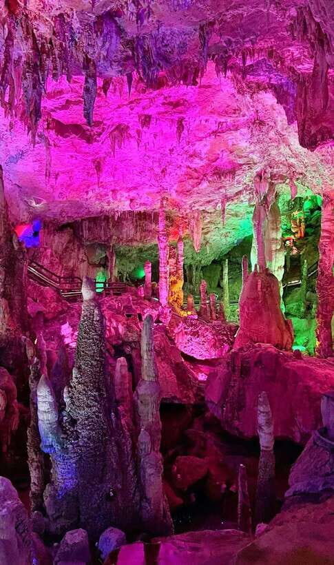 Kunming: Jiuxiang Cave & Roast Duck Lunch Private Tour - Who Will Enjoy This Tour?