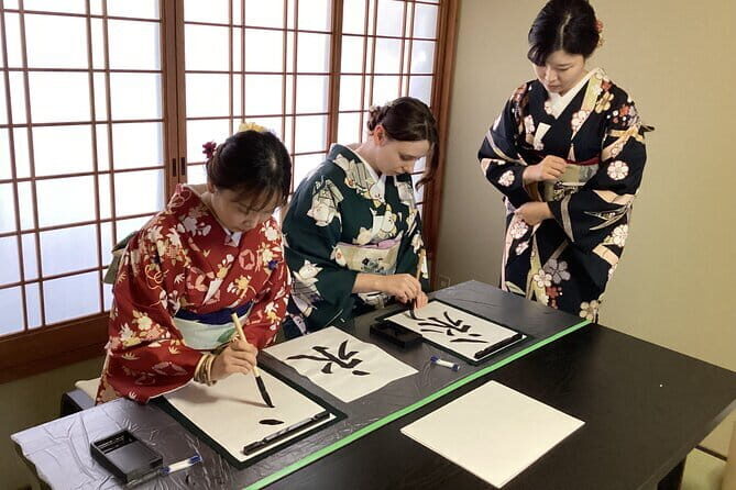 Kyoto: Japanese Calligraphy Class in 150 years old townhouse - Why Travelers Love It (Based on Reviews)