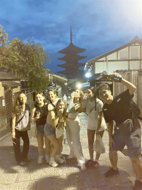 Kyoto: Nighttime Walking Tour in Gion Area with Sake in Hand - Key Points