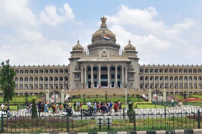 Lalbagh+Bull Temple+Tipu Palace+Market+Lunch=Bangalore City Tour - The Sum Up: Who Should Book This Tour?