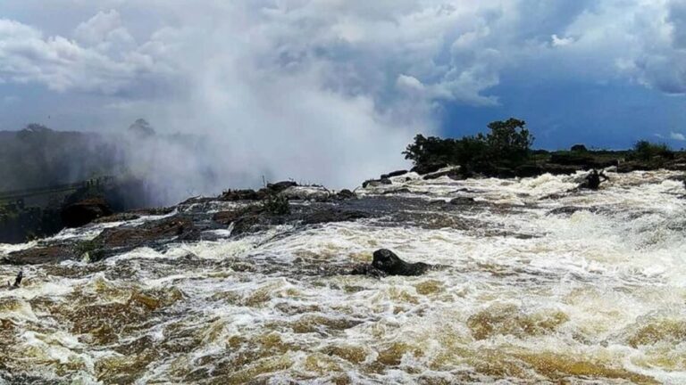 Livingstone: Victoria Falls Guided Tour with Transfers - The Itinerary: What to Expect on Your Day