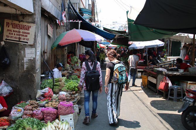 Look at Jakarta Local Experience Tour With Boating - Who Is This Tour Best For?