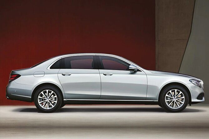 Luxury Taj Mahal Tour by Mercedes - BMW - Audi - Exploring the Taj Mahal in Style