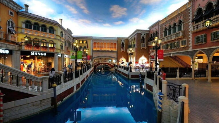 Macau: Venetian-Style Gondola Ride - Practical Tips for Visitors