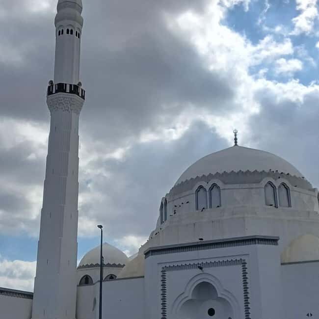 Madinah: Seerah Landmarks Tour with Guide and Transfers - A Closer Look at the Itinerary