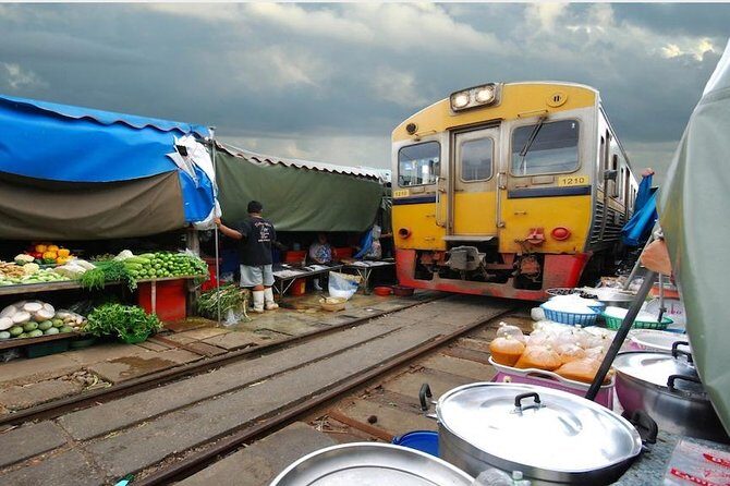 Maeklong & Damnoen Saduak Markets: Railway & Floating Market Tour - Authenticity and Crowds: What You Should Know