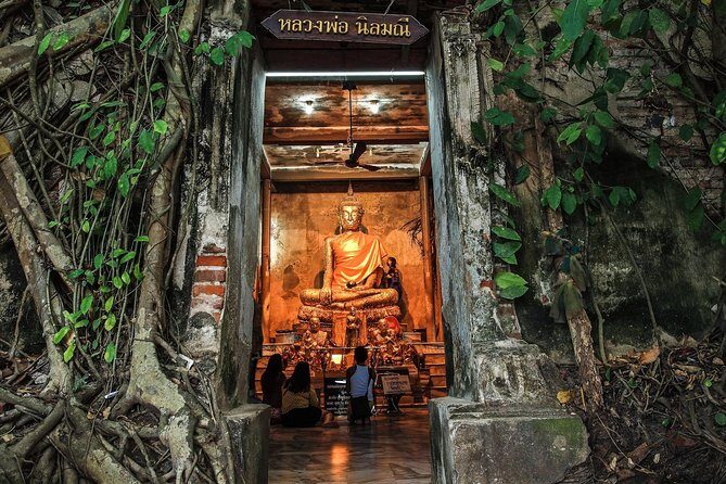 Maeklong Railway & Floating Market Tour (Private & All-Inclusive) - Second Stop: Maeklong Railway Market (Hoop Rom Market)