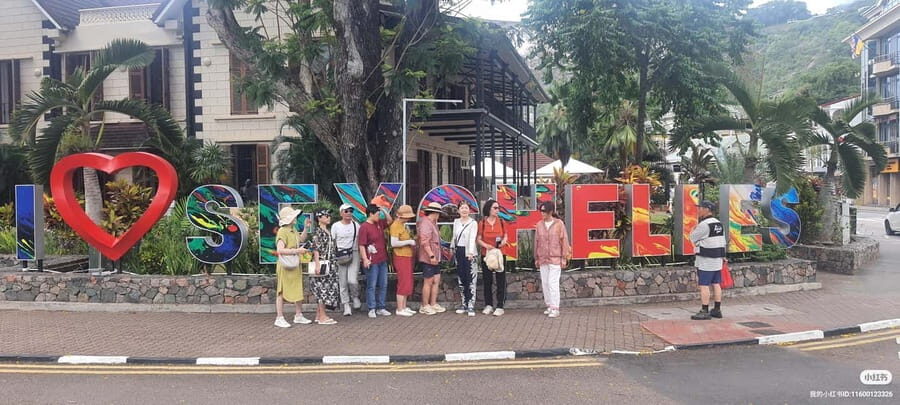 Mahe: Victoria City and Nature Tour with Botanical Garden