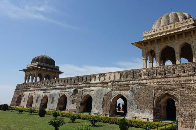 Mandu & Maheshwar Day Tour from Indore with Guide & Entrances - What Makes This Tour Stand Out