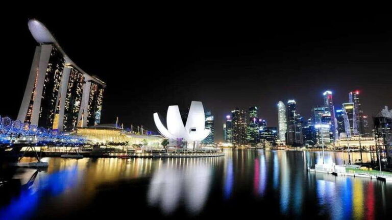 Marina Bay Sands Yacht Cruise - The Sum Up