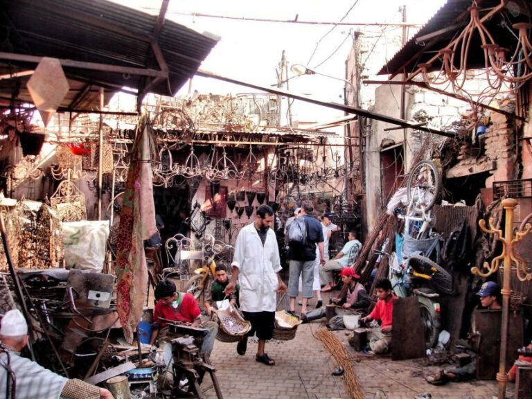 Marrakch: Souks and Foundouks Walking Tour with Moroccan Tea - An In-Depth Look at the Souks and Foundouks Walking Tour