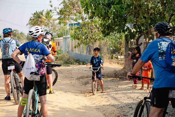 Mekong Delta 4 Days Cycling Trip-Off the Beaten Track - Day 1: From Ho Chi Minh City to An Binh Island