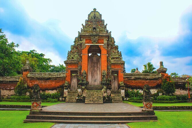 Mengwi Temple, Monkey Forest, Tanah Lot & Royal Balinese Dinner - Taman Ayun Temple: A Picturesque Cultural Treasure