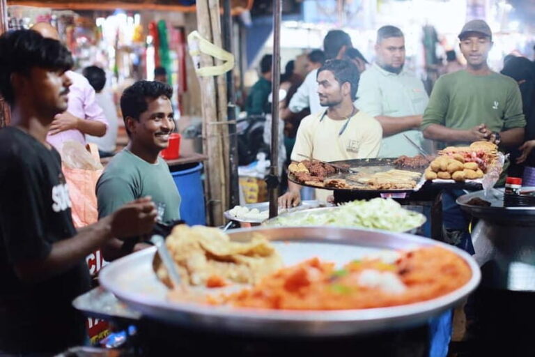 Mumbai: BEST Steet Food Tour & Evening Market with a Local - Who Should Consider This Tour?
