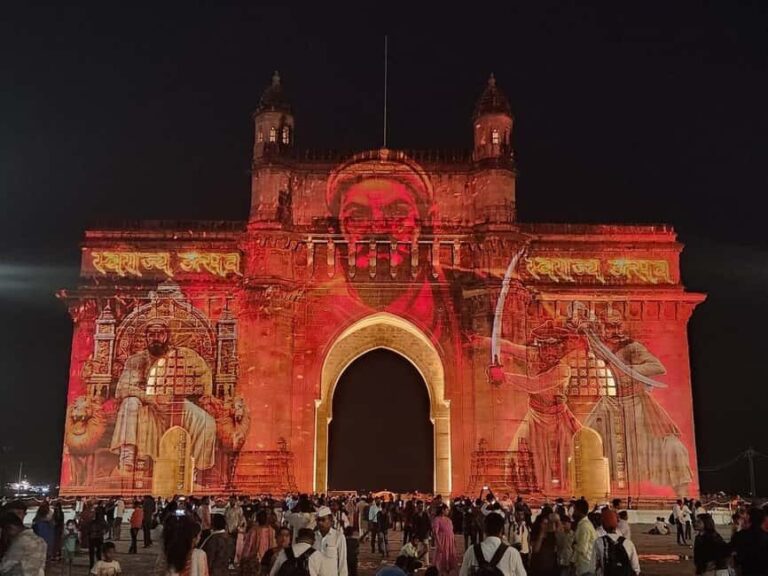 Mumbai by Night: Private Iconic Sights Tour in Lights - Transportation & Group Size