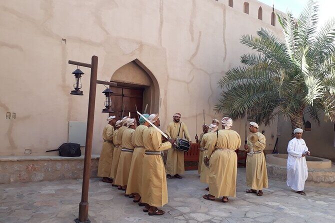 Muscat: Nizwa Market & Fort, Jabel Akhdar Full-Day Tour + Lunch - What Makes This Tour Stand Out?