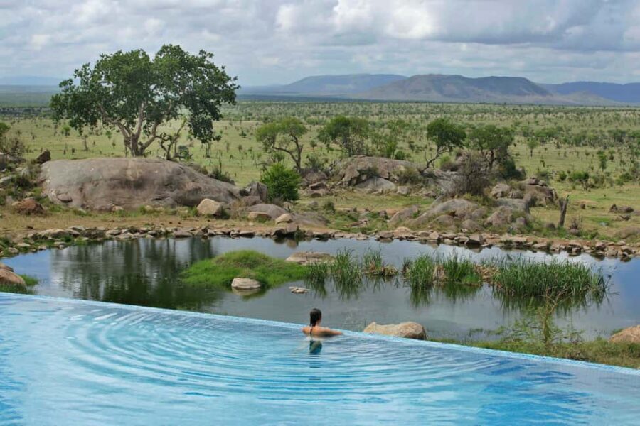 Nairobi: 9-Day Safari and Beach Holiday with Accommodation - Discovering Kenya’s Wildlife and Landscapes
