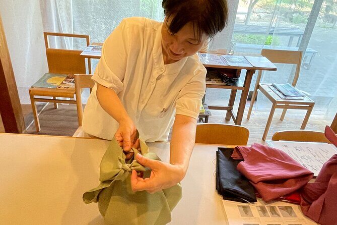 Nara Highlight Walking Tour with Furoshiki Experience with Lunch - Engaging with Nara’s Local Traditions