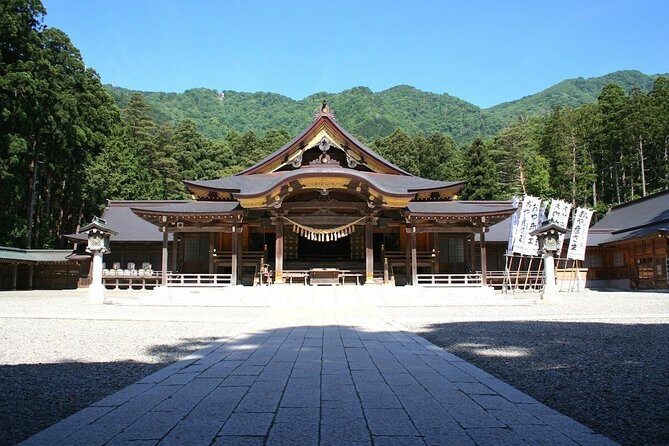 Niigata Full-Day Private Tour with Government-Licensed Guide - The Experience of the Guides: Knowledge and Warmth