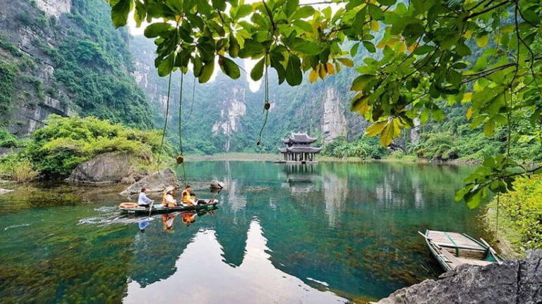 Ninh Binh Day Tour: Hoa Lu, Trang An Mua Cave, Boat Ride - Lunch: Tasting Ninh Binh’s Local Cuisine