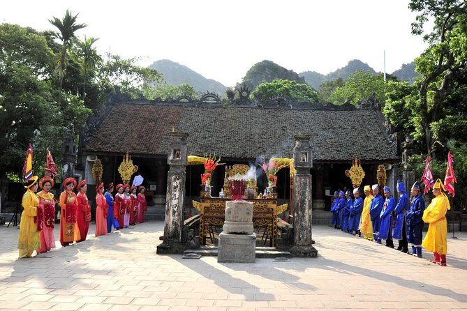 Ninh Binh Full Day Tour From Hanoi: Hoa Lu - Trang An - Mua Cave - Lunch and Rest at Trang An