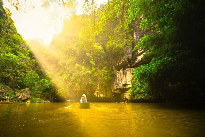 Ninh Binh Full-Day Tour Hoa Lu Tam Coc Cycling, Boat,Buffet Lunch - Tasting Local Flavors: The Buffet Lunch