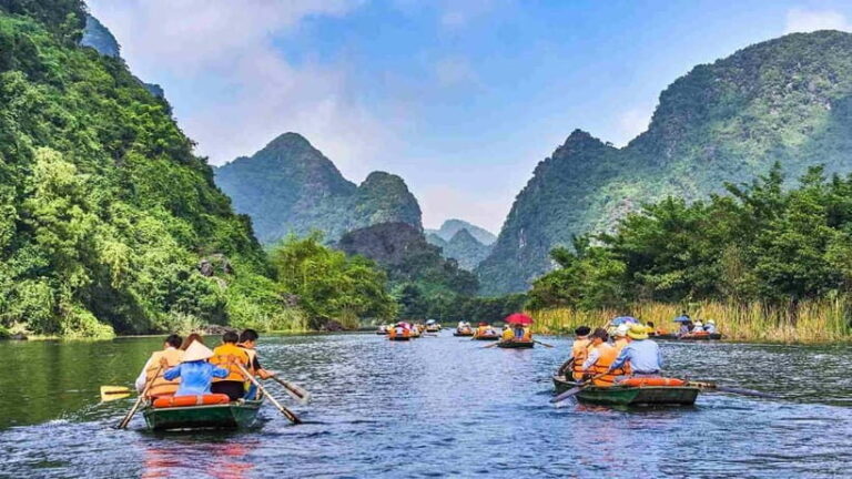Ninh Binh Half Day Guide Tour : Trang An Boat Ride, Mua Cave - Deep Dive into Each Stop