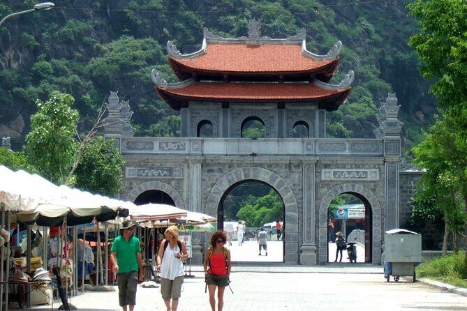 Ninh Binh Highlight 2 Days 1 Night Small Group Tour From Hanoi - What Makes This Tour Stand Out?