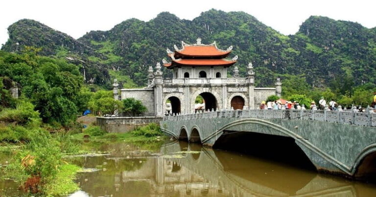 Ninh Binh: Hoa Lu- Trang An- Mua Cave Small Group Daily Tour - Detailed Breakdown of the Itinerary and Experience