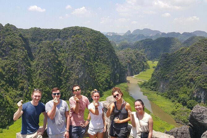 Ninh Binh: The best of Hoa Lu, Hang Mua Hiking, Tam Coc Boat Tour - Experiencing Tam Coc: The Boat Ride