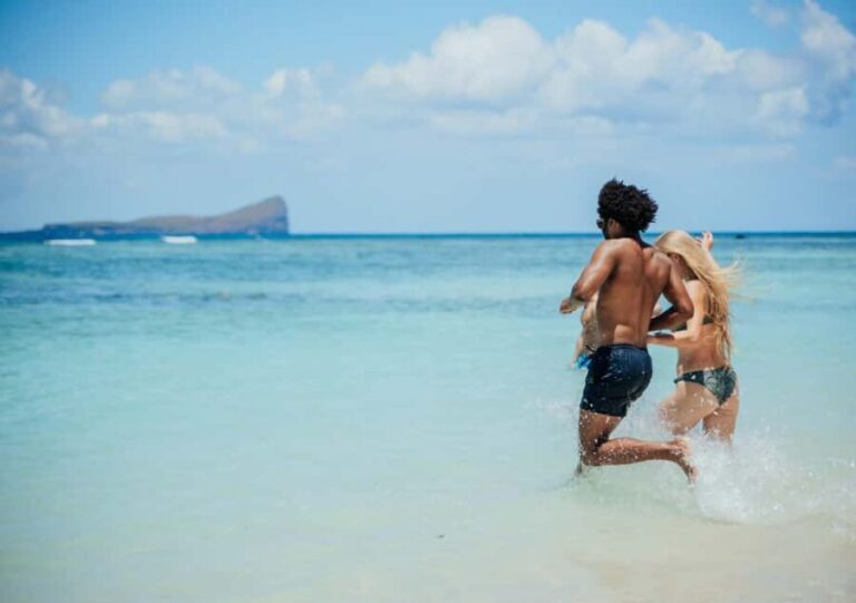 North of Mauritius: Catamaran Cruise w/ BBQ Lunch - How the trip flows: a typical day