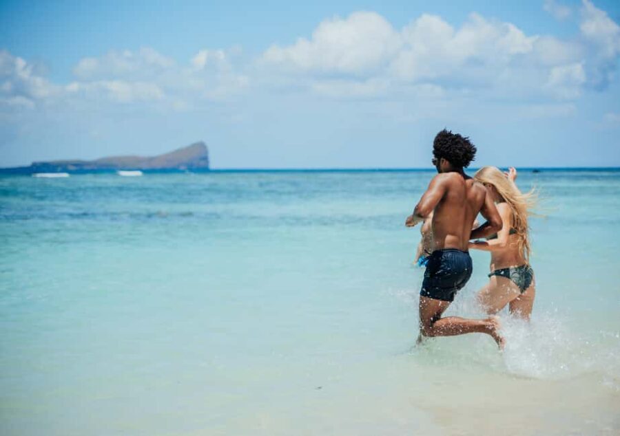 North of Mauritius: Catamaran Cruise w/ BBQ Lunch - How the trip flows: a typical day