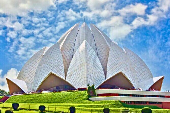 Old And New Delhi Private Luxury Day Tour By Car - In-Depth Breakdown of the Tour Experience