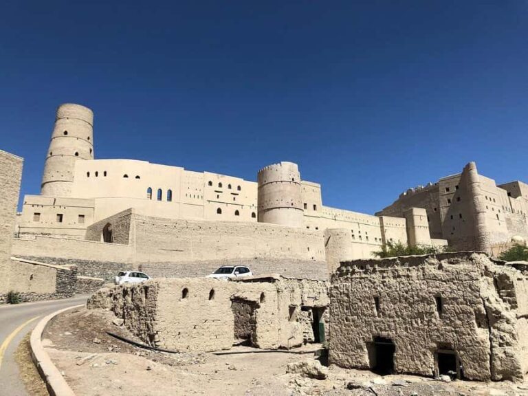 Oman: 5-Day Adventure Tour with Forts, Souqs & Mountains - A Practical Guide to the 5-Day Oman Adventure Tour