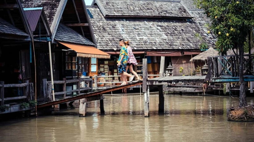 Pattaya: Floating Market Tour with Hotel Transfer & Guide - Exploring Pattayas Vibrant Waterways and Market Stalls