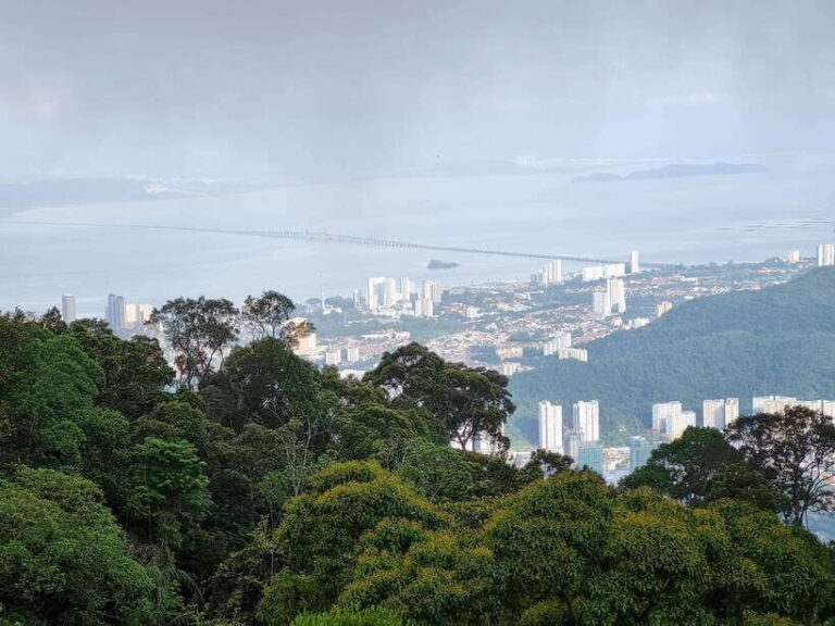 Penang: Kek Lok Si Temple and Penang Hill Guided Tour - An Authentic Look at Penang’s Landmarks