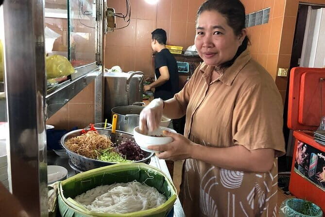 Phnom Penh Night Tuk Tuk Adventure and Local Food Tasting Tour - Key Points