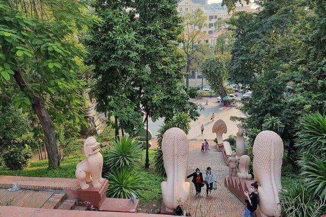 Phnompenh a day tour excursive with guide and driver - The Sum Up