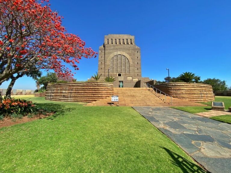 Pretoria: Pretoria City and Lion Park Tour - Visiting the Lion Park: A Wildlife Encounter